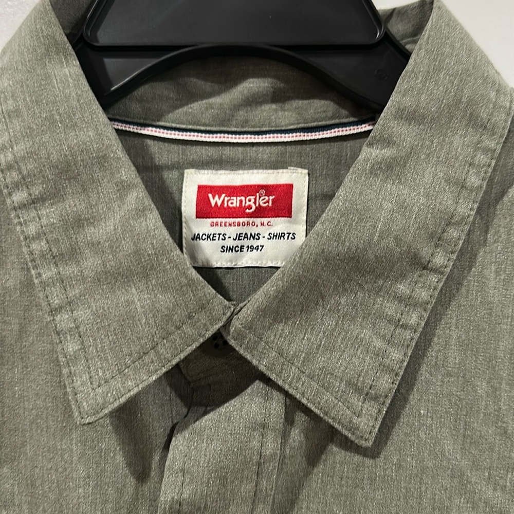 Wrangler® Men's Relaxed Fit Long Sleeve Woven Shirt Size XL - Picture 6 of 10